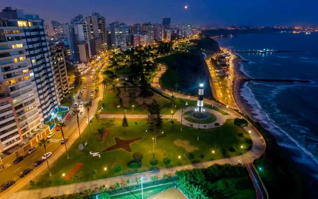 Vista nocturna de miraflores Departamentos frente al mar miraflores