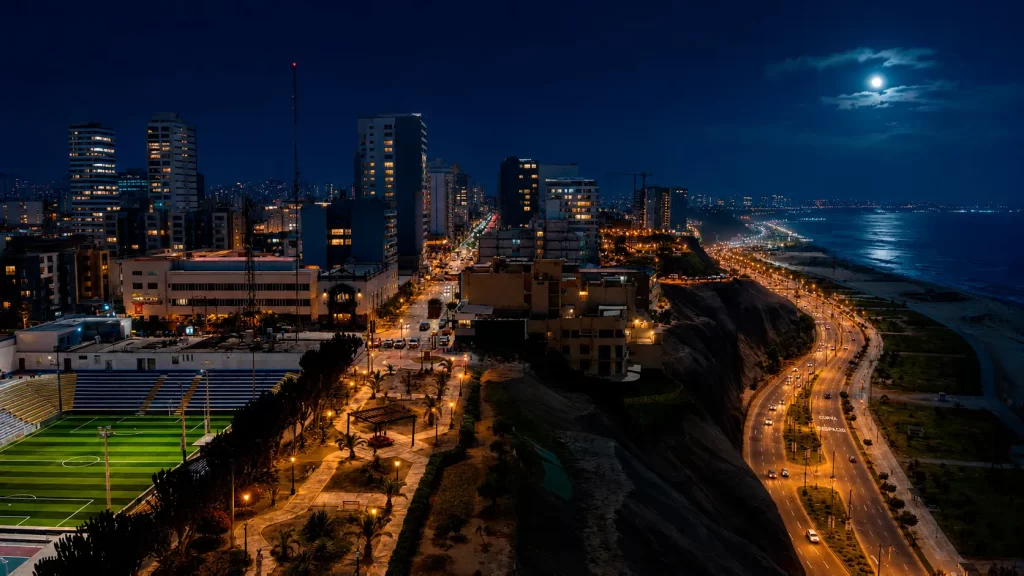 Vista dron del Magdalena del mar en Lima moderna